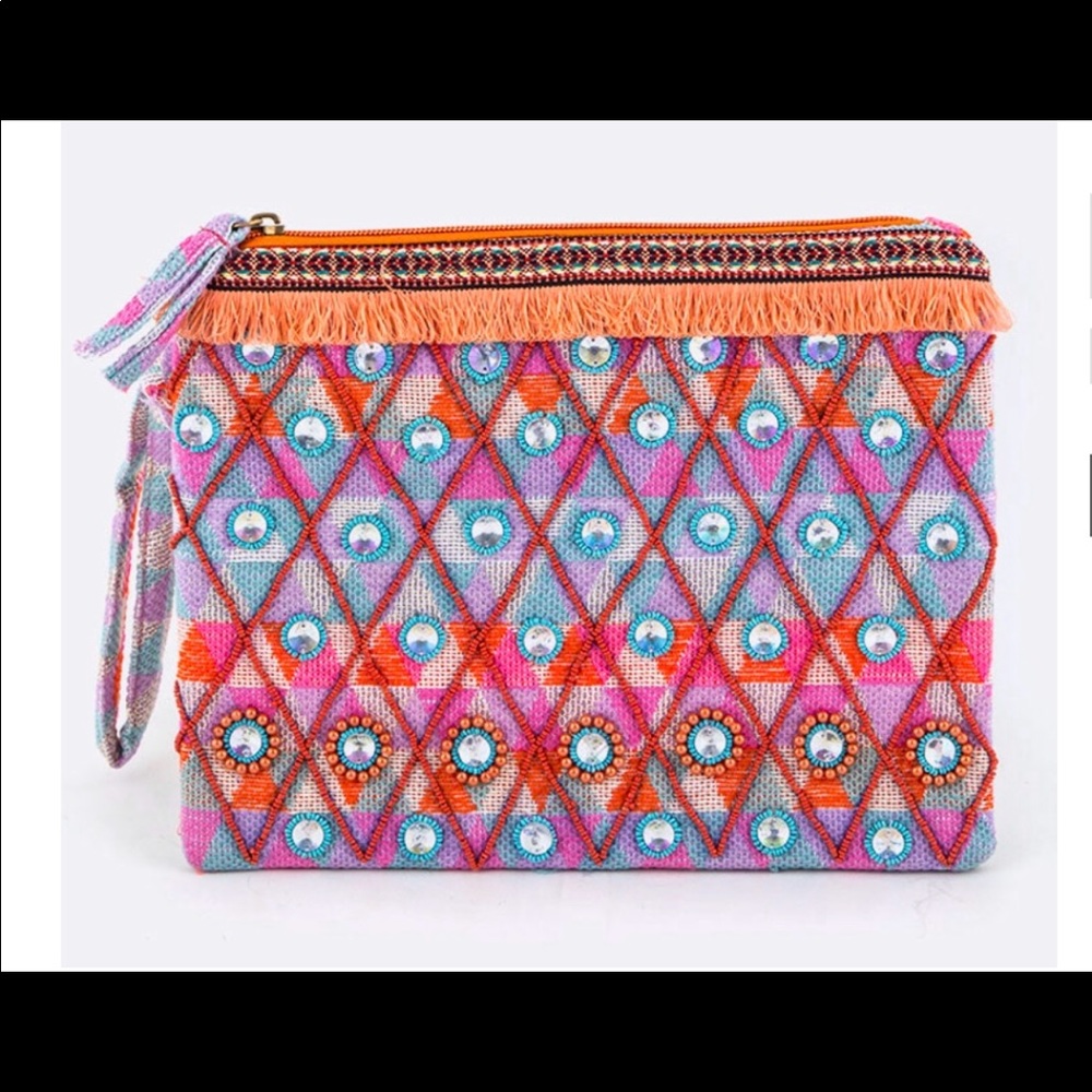 Beaded wristlet clutch